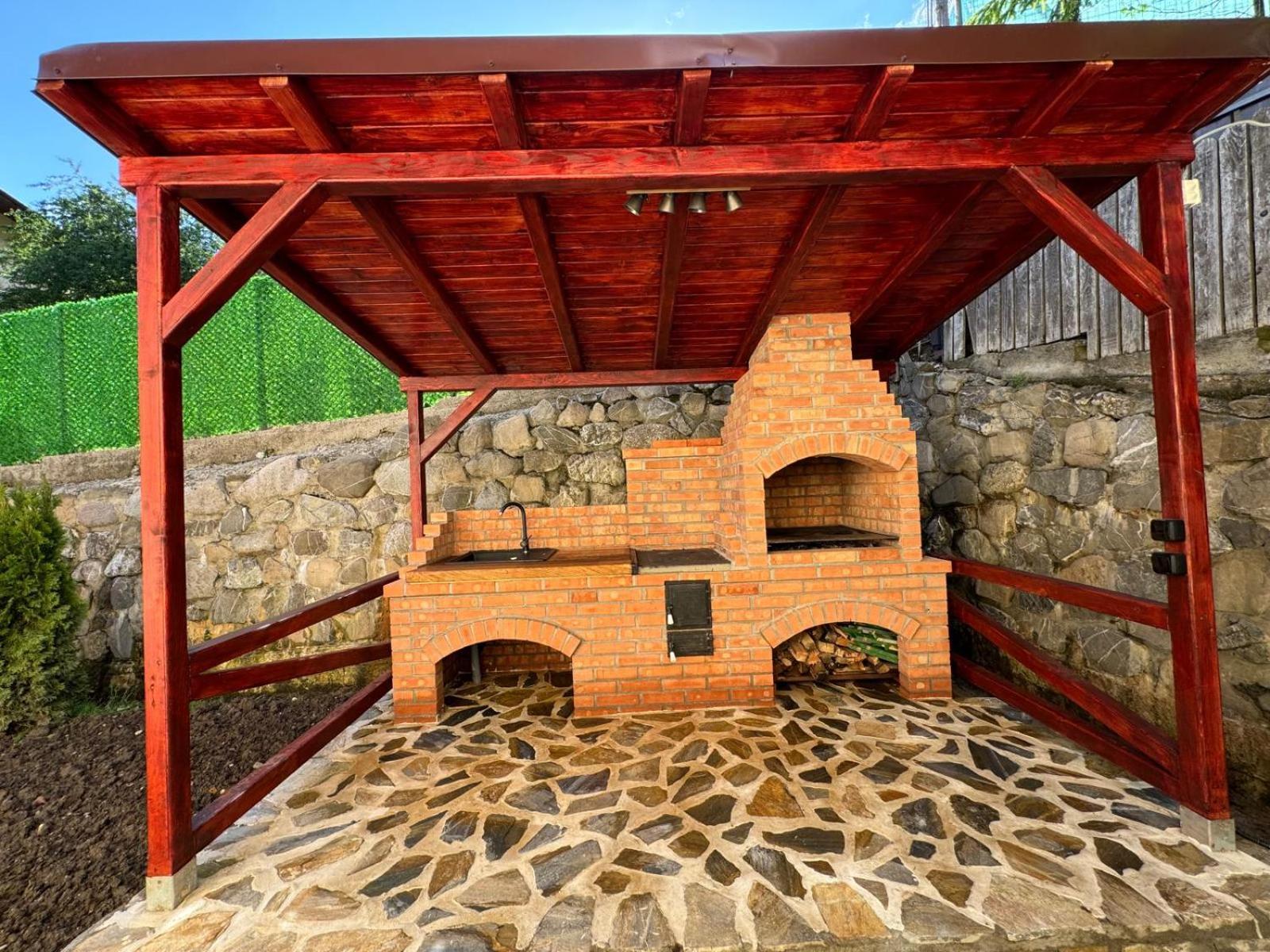 Ollie'S Mountain Chalet 부스테니 외부 사진